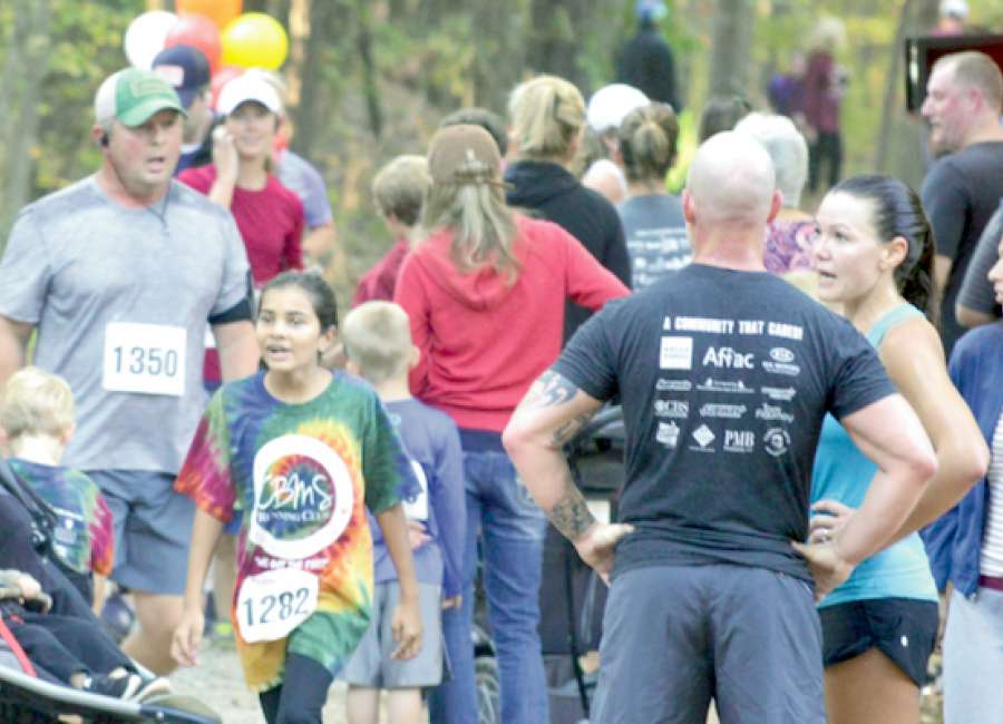 Autumn Chase brings hundreds to local park