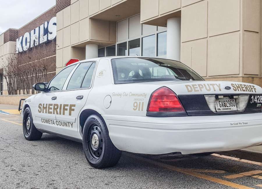Burglars steal thousands from Kohl’s on Christmas
