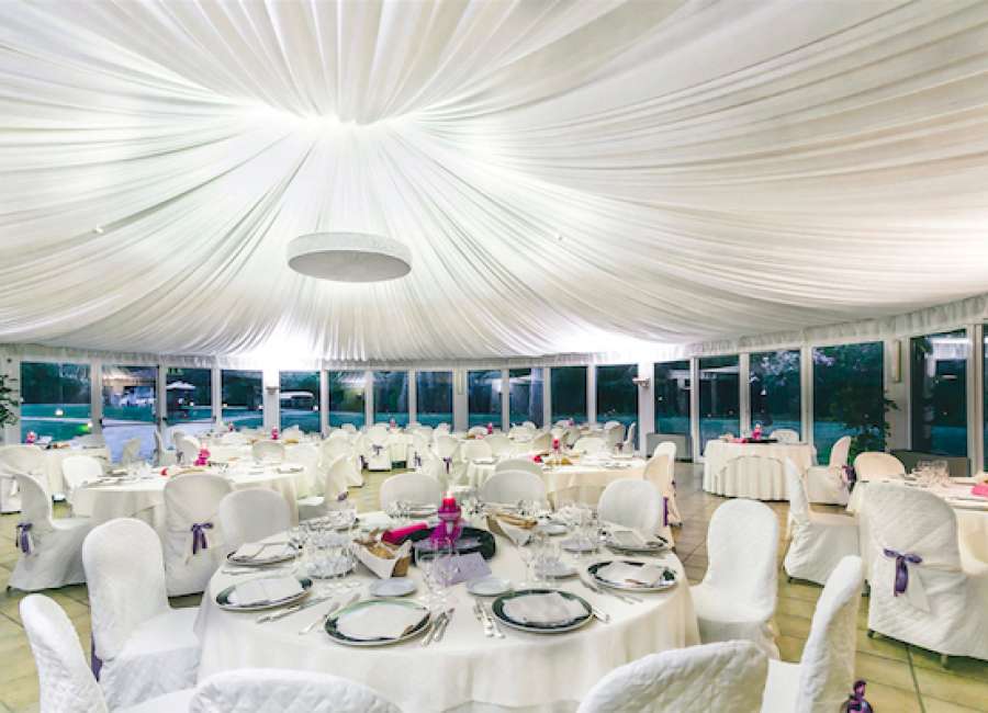 The pros and cons of Friday weddings