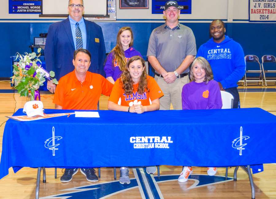 Central’s Shepherd signs golf scholarship to Clemson