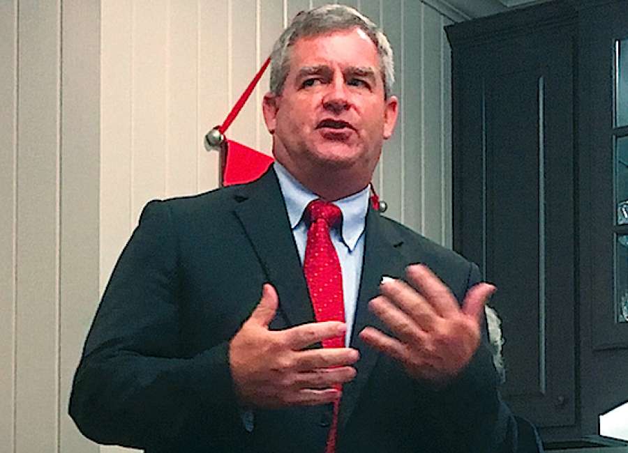 Dean tells local boosters of ‘great spring’