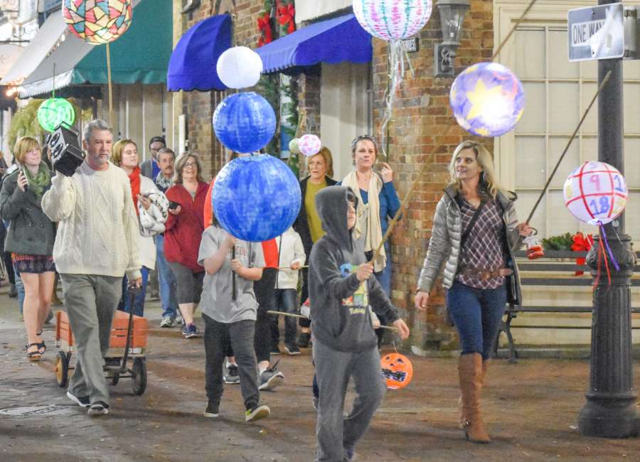 Downtown Newnan hosts ‘Unsilent Night’