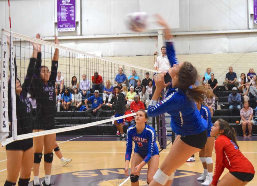 Lady Hawks sweep Trinity on the road
