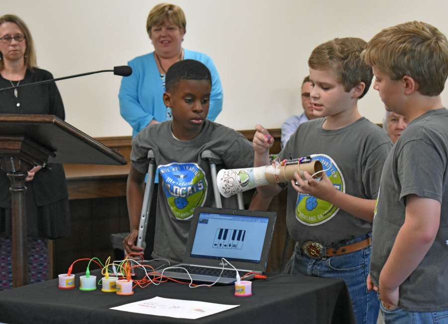 Moreland fifth-graders make Play-Doh sing