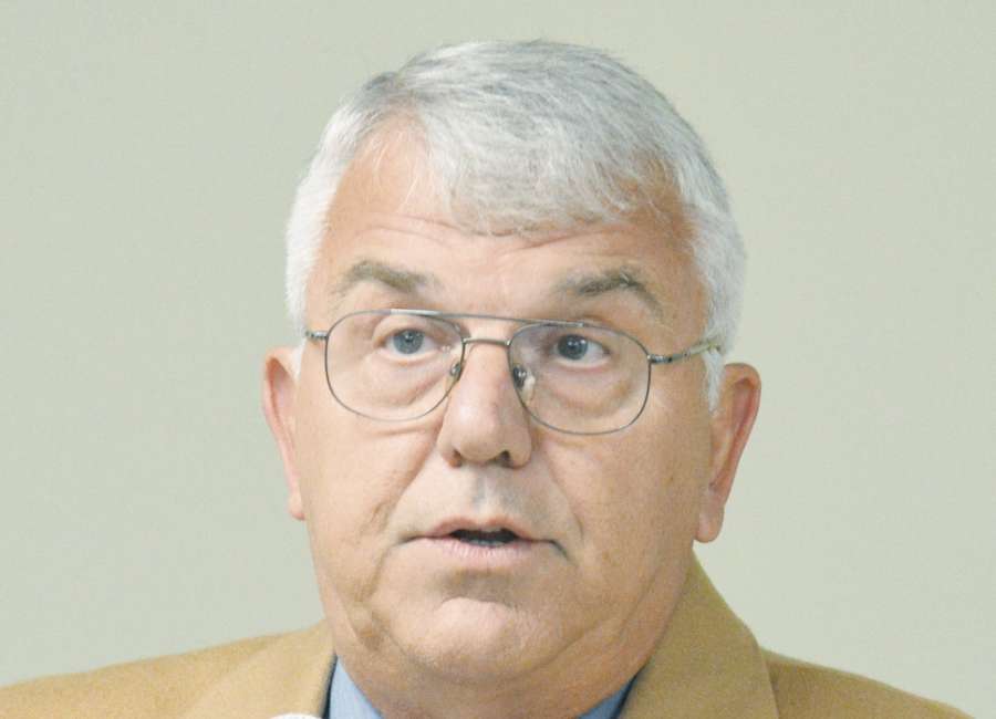 Senoia denies fence permit, extends moratorium
