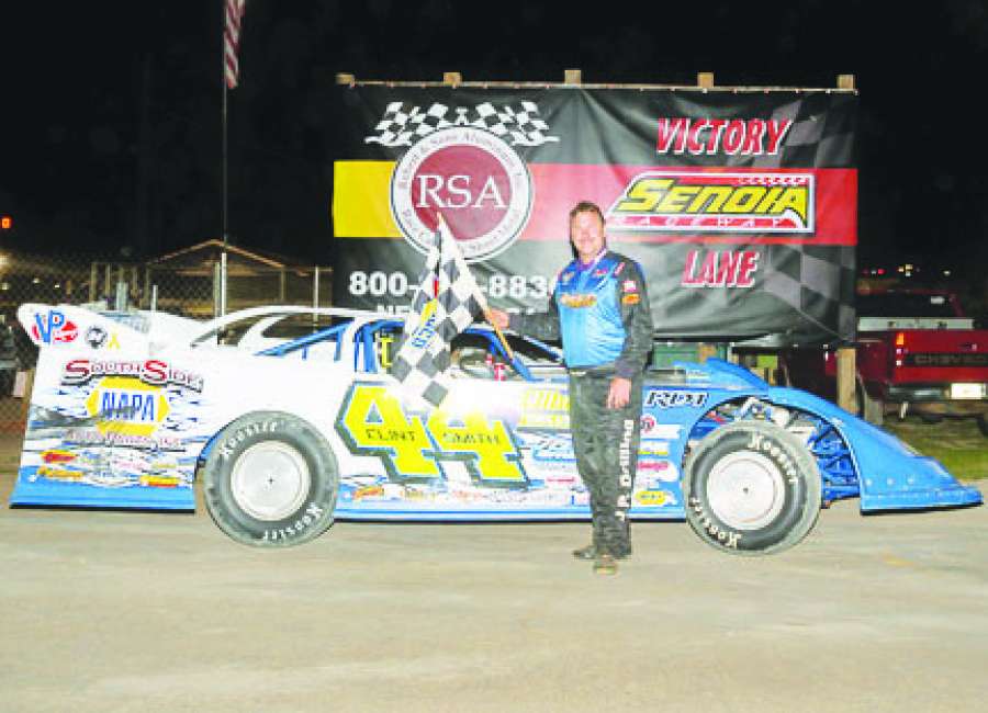 Senoia’s Smith wins third-straight Super Late Model points title at hometown track