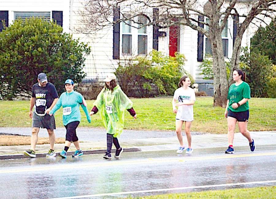 Shamrock runners brave morning rain