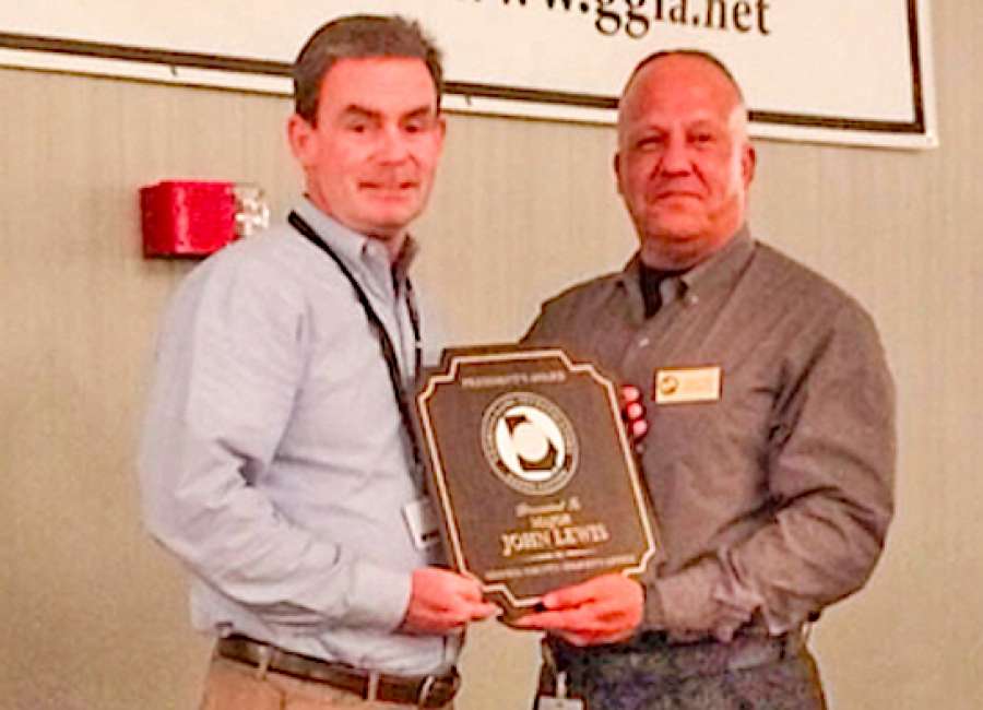 Sheriff’s major honored for combating street gangs