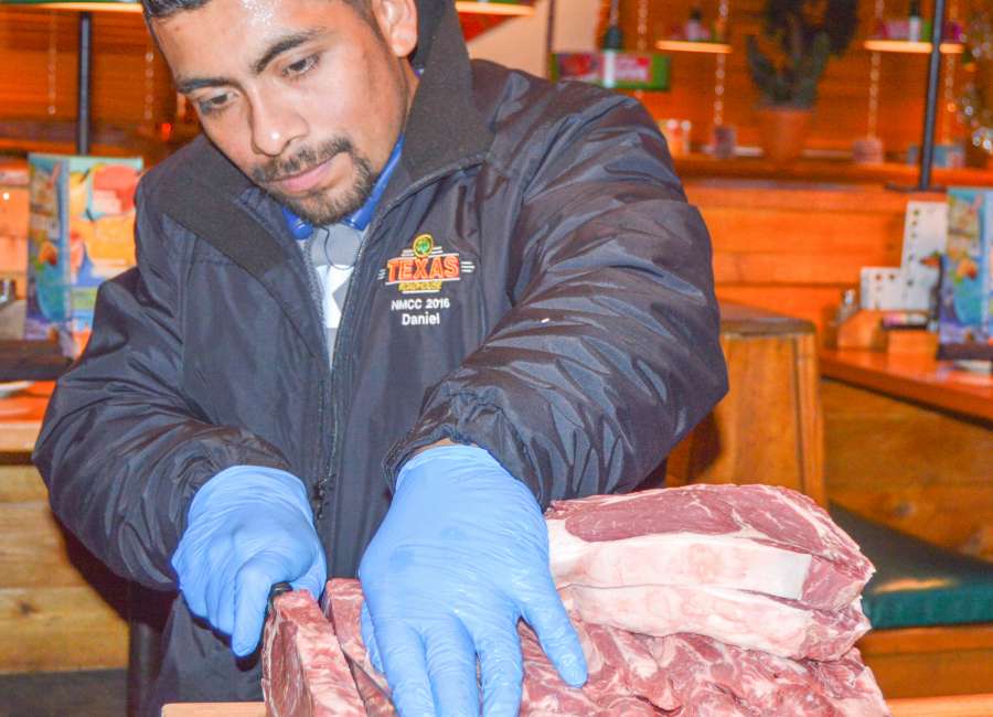 Texas Roadhouse employee advances to national meat cutting competition