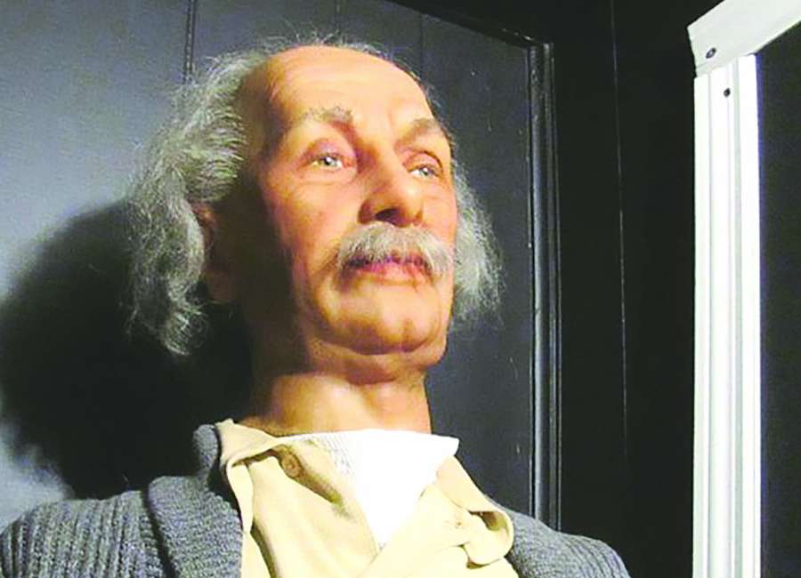 Warm Springs wax-museum figures up for auction
