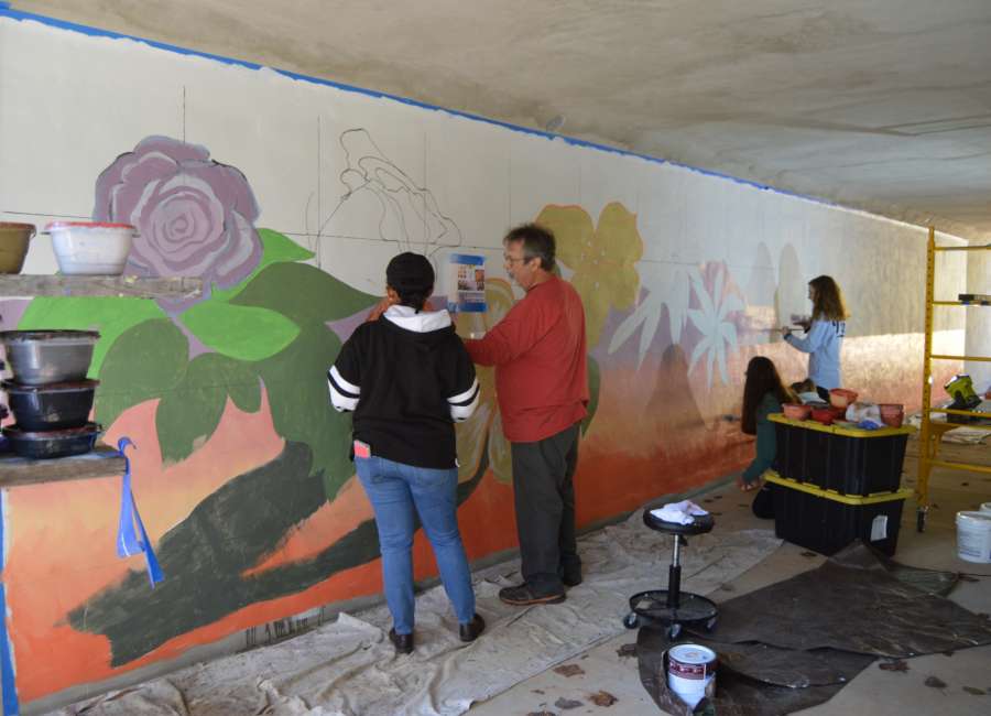Artist, students team up to beautify Linc trail