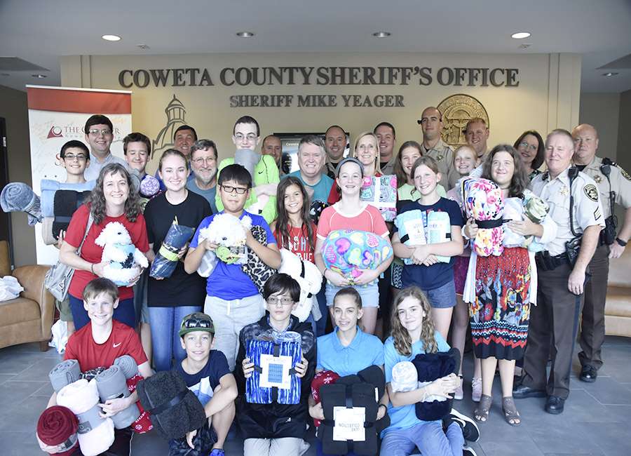Church donates blankets to deputies