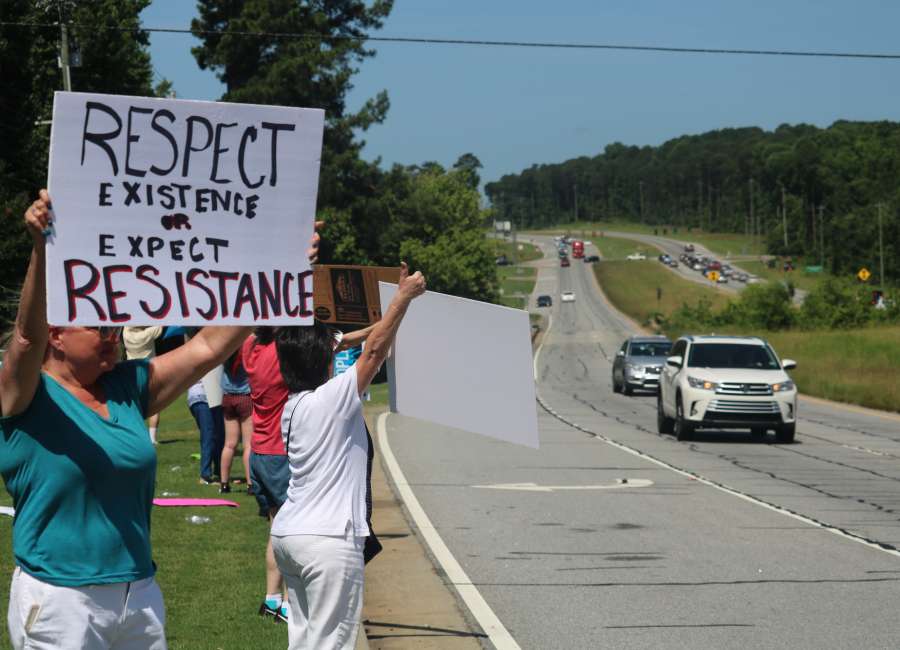 Locals protest 'zero tolerance’ immigration policy