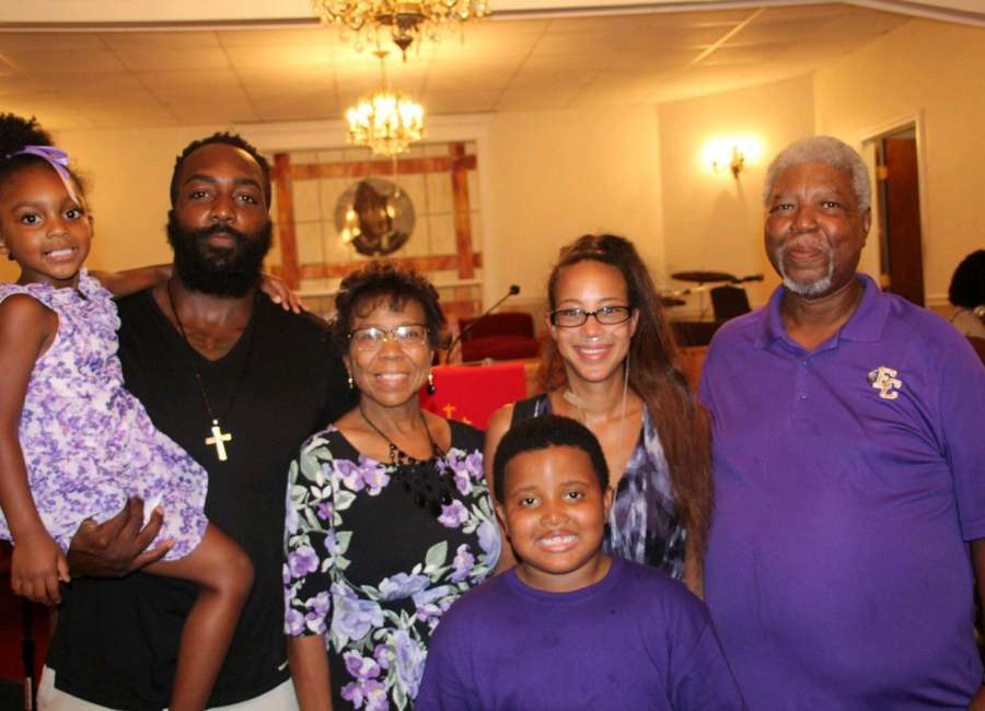 Community rallies around single mom waiting for lung transplant