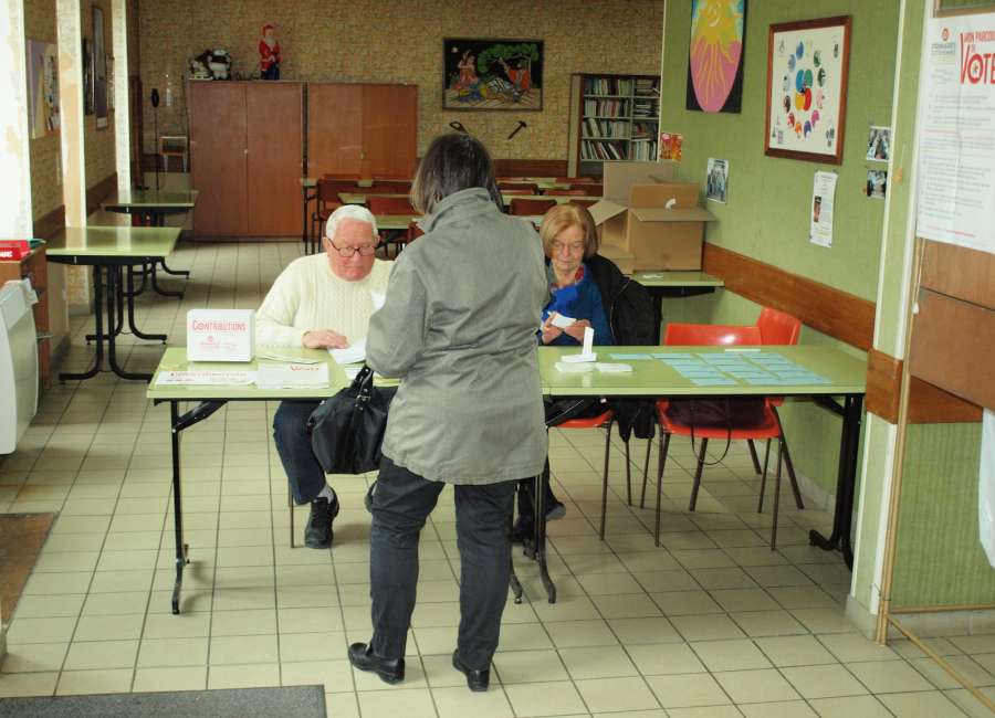 Federal courts delay final certification of election results