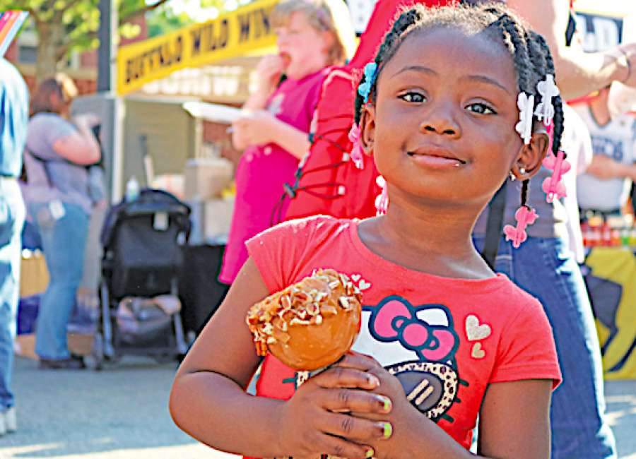 Hundreds come to taste Newnan