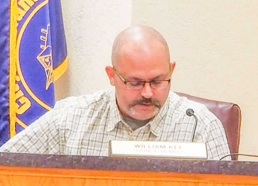 Kee resigns from council post