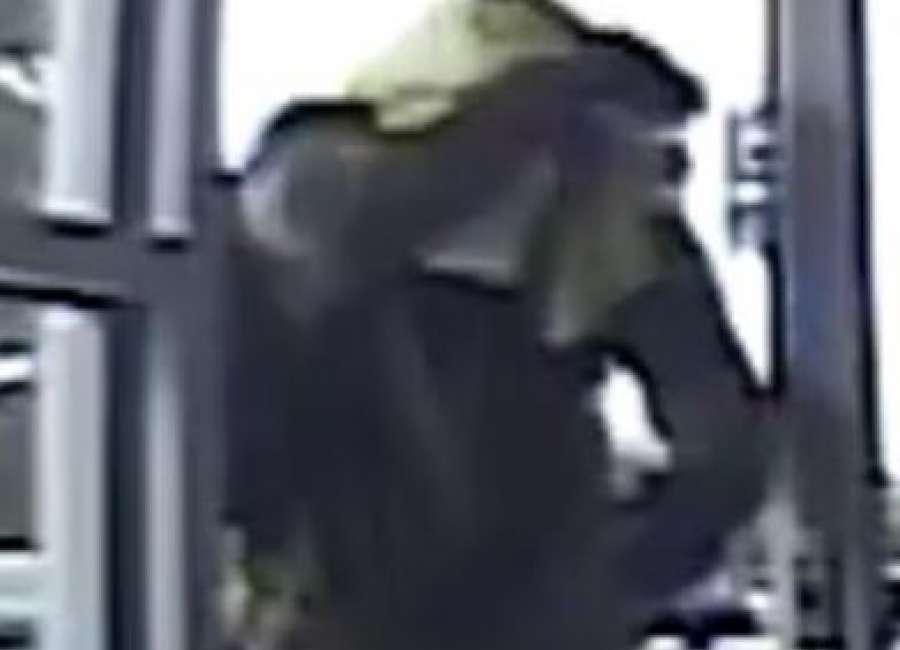 Masked gunman robs Bullsboro bank