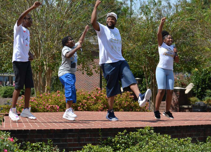 Revolutionary Movement brings praises to park
