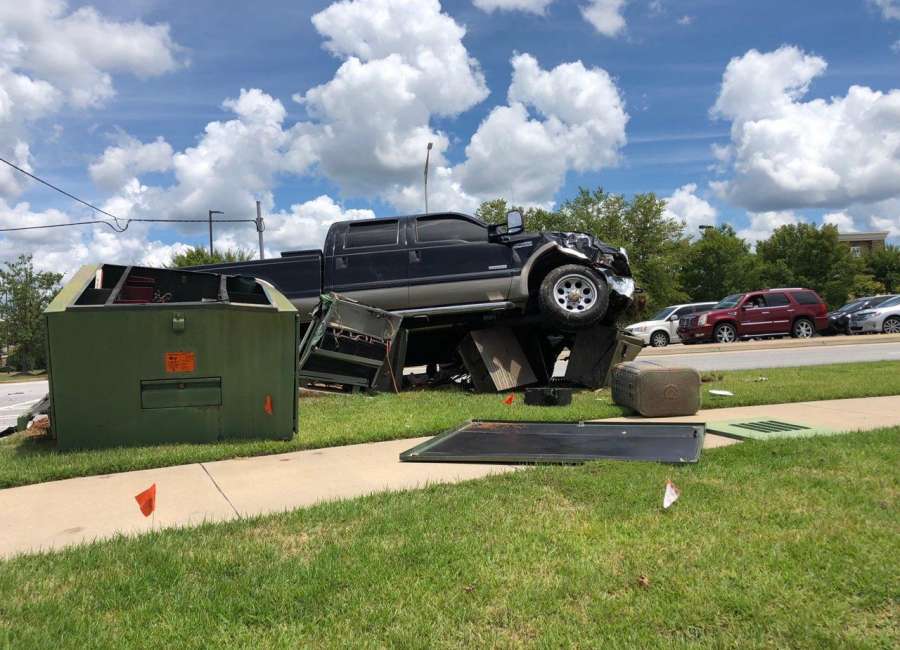Traffic wreck knocks out power