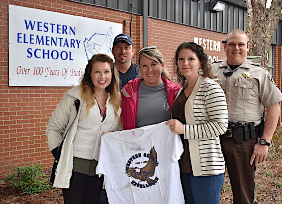 Western classmates open 1993 time capsule