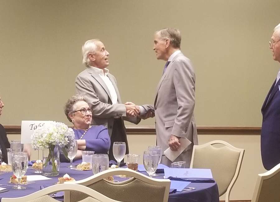 Curry speaks at Democratic fundraiser