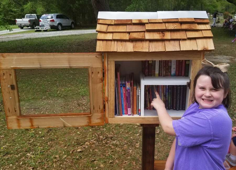 Moreland Scout brings Little Free Library to Lone Oak