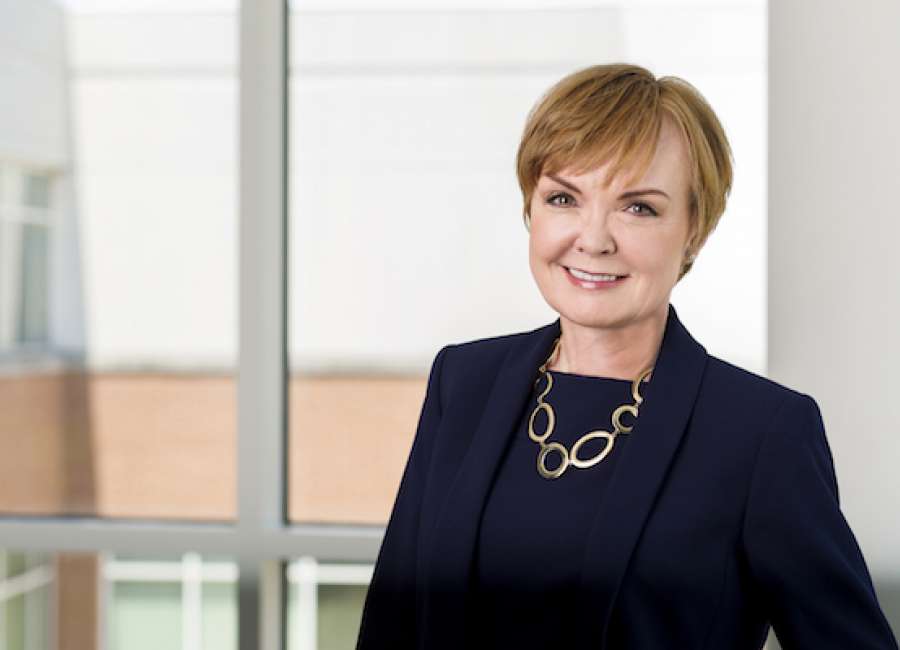 Patrice Miles receives leadership award