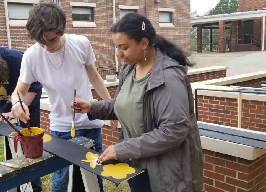 Stagecraft class teaches the behind the scenes of theater work