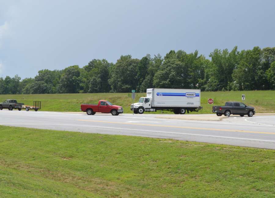 Traffic signal urged at 16 East, Newnan Bypass